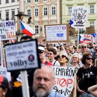 Nedělní odpoledne si organizace Milionu chvilek vybrala záměrně. V pondělí se má totiž mediálním návrhem ministra kultury zabývat koaliční rada. 
