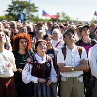 Tentokrát však budí větší vášně než obvykle. Pořadatelé festivalu Meeting Brno totiž letos pozvali i sudetské Němce, konkrétně zástupce organizace Sudetoněmecké krajanské sdružení (SdL).