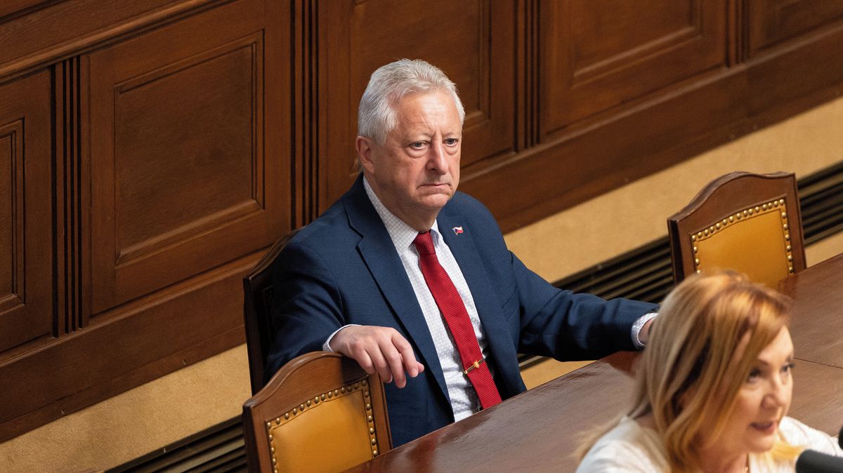 Ministr Zůna žádá pro příští rok navýšení výdajů n
