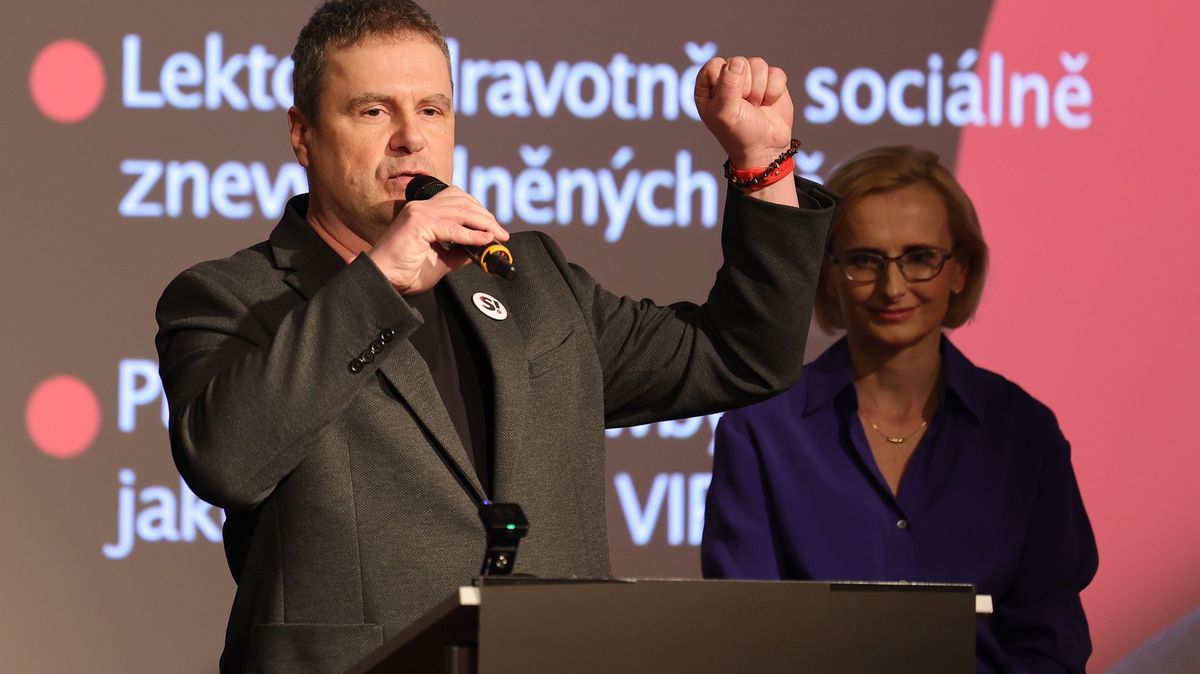 Předsedou KSČM se stal Roun, porazil Krajču a vystřídal Konečnou