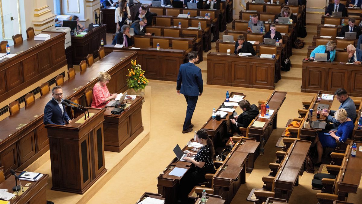 Sněmovna odmítla senátní podmínky pro zvyšování výdajů nad schválený rámec