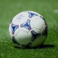 Domácí světový šampionát ovládla Francie v roce 1998. Oficiálním míčem byl Adidas Tricolore, který získal název podle francouzské trikolóry (modrá, bílá, červená), jež byla obsažena i v samotném designu míče.