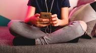 Vytlačit mobily ze škol může být nebezpečné, varuje odborník