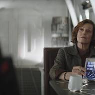 Sigourney Weaver v roli Ward.