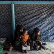 Mali se už od roku 2012 potýká s útoky radikálních islamistických skupin, místních zločineckých gangů a také separatistických Tuaregů. Útočiště v mauritánském regionu Hodh Chargui našlo přibližně 300 tisíc Malijců.