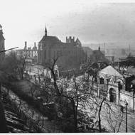 Emauzy po bombardování v roce 1945.