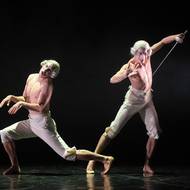 Mátyás Sántha a Riccardo Gregolin v choreografii Šest tanců.