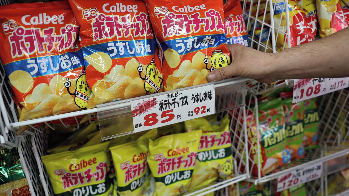 Válka vzala barvy japonským brambůrkům