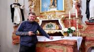 Místní o zlodějovi lebky: „Před kostel s ním a useknout mu ruce“