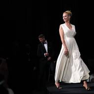 Před téměř plným hledištěm letního kina roku 2017 uvedla film Kill Bill představitelka hlavní role Uma Thurman. Do Varů ji pořadatelé zvali několikrát, podle Jiřího Bartošky ale její účast vždy překazilo natáčení.