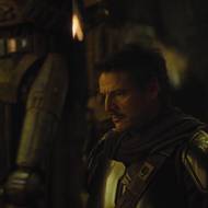 Pedro Pascal jako Mandalorian.