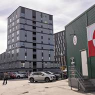 Americký konzulát v Nuuku se přestěhoval z menší dřevěné budovy na okraji města do mnohem větších prostor (budova na snímku) v centru města. Nové sídlo otevřel americký velvyslanec v Dánsku Kenneth Howery.