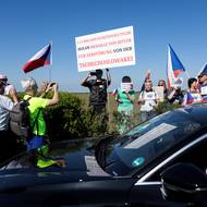 Mnozí návštěvníci pouti se totiž s protestujícími pouštěli do vášnivých diskuzí.