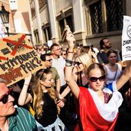 Protestující žádali Klempířovu rezignaci i před úřadem ministra v Nostickém paláci v Praze.