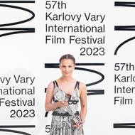 Držitelka Oscara Alicia Vikander uvedla film Královnin gambit. 