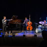 Součástí festivalu Pražské jaro je každý rok také jeden jazzový koncert.