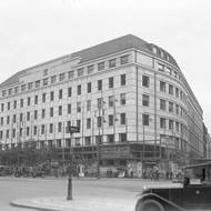 Poštovní spořitelna těsně po úplném dokončení v roce 1931.