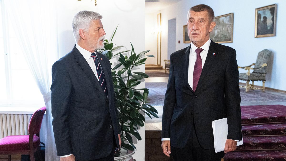 „Je to vrtění psem.“ Politolog vysvětluje, proč vláda udržuje konflikt s Hradem