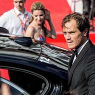 Americký herec Michael Shannon, nominovaný na Oscara, Zlatý glóbus i cenu Tony, roku 2016 v karlovarském Městském divadle představil drama Známá neznámá. 