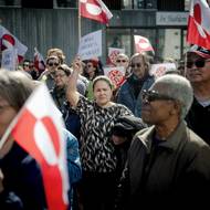 K novému americkému konzulátu v Nuuku, hlavním městě Grónska, dorazily ve čtvrtek protestovat stovky lidí, odhadla agentura Reuters.