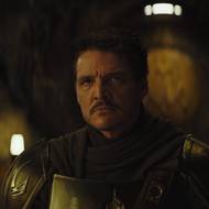 Pedro Pascal jako Mandalorian.