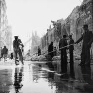 Robert Capa patří k nejslavnějším reportážním fotografům. 