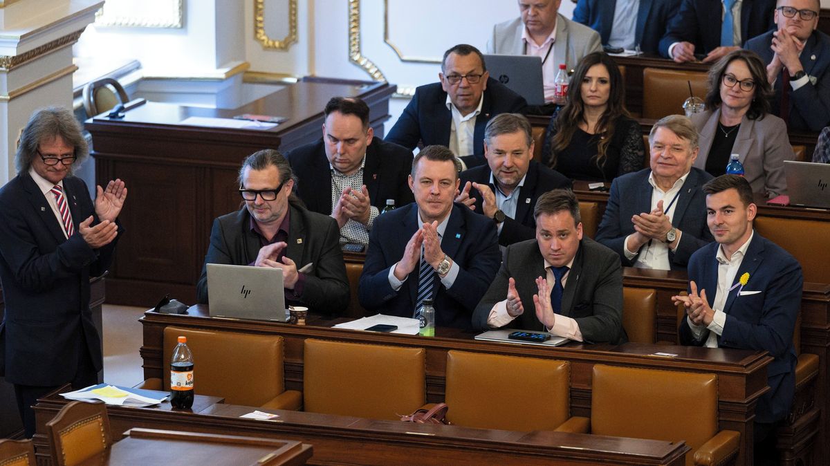 Schváleno: Sudetské Němce v ČR nechceme. Smutná vládní hodinka