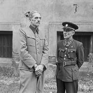 K. H. Frank v srpnu 1945 na dvoře pankrácké věznice. 