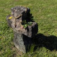Na cestě a v následujících dnech a týdnech útrapám podlehlo nejméně 1700 z nich.
