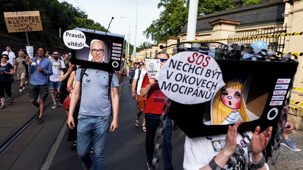 Obrazem: „Make Klempíř zpěvák again.“ Demonstranti žádali ministrův odchod