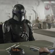 Pedro Pascal jako Mandalorian a Grogu.