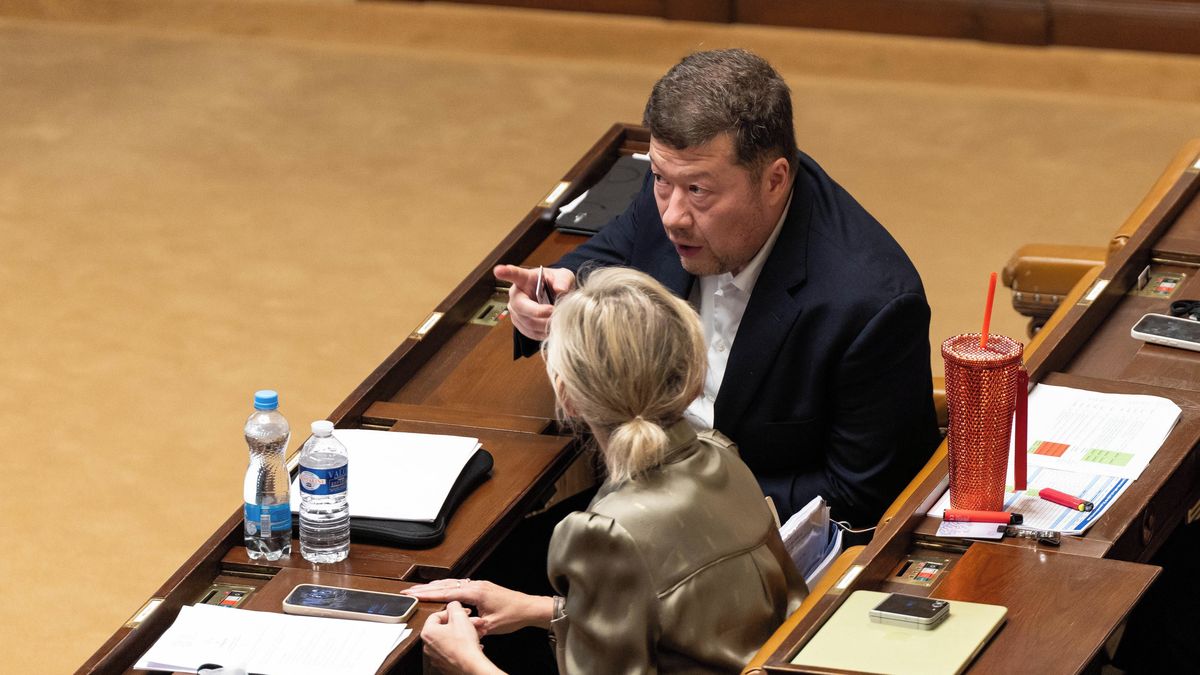 Sněmovna ubrala místa pro veřejnost. Lidé prý seděli moc blízko poslancům