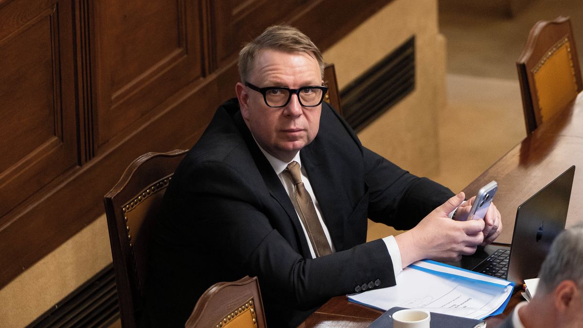 Proč jste nedali trestní oznámení? Juchelku vyslýchají státní kontroloři