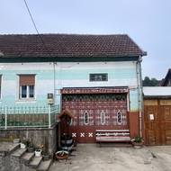 Gerník, domek s kachličkami z 80. let 20. století. Typické pro tuto oblast.