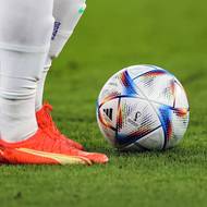 Mistrovství světa ve fotbale 2022 probíhalo v Kataru. Kvůli extrémním horkům se hrálo v netradičním termínu od listopadu do prosince. Oficiální míč se jmenoval Adidas Al Rihla, jehož název vychází z arabského „al rihla“, což v překladu znamená „cesta“. 