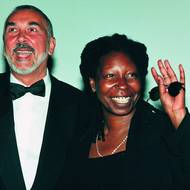 S přítelem přijela do Varů v roce 1996 hollywoodská hvězda Whoopi Goldberg. Řekla, že hrát chtěla „od chvíle, kdy vyšla z matčina lůna“. Také popsala, jak je nervózní, když moderuje Oscary. „Okoušu si všechny nehty, vypiji spoustu vody a do poslední chvíle nevím, co budu dělat,“ vtipkovala.