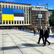 Prezidenti na tallinnském náměstí Svobody.