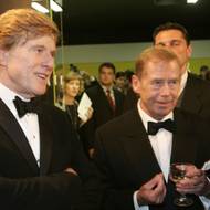 Cenu v roce 2005 obdržel také Robert Redford. Karlovarský festival označil za výjimečný počin. „Umění a umělci mohou ovlivňovat dění, to je cítit právě tady,“ uvedl a jako příklad jmenoval dramatika Václava Havla, s nímž se ve Varech setkal.