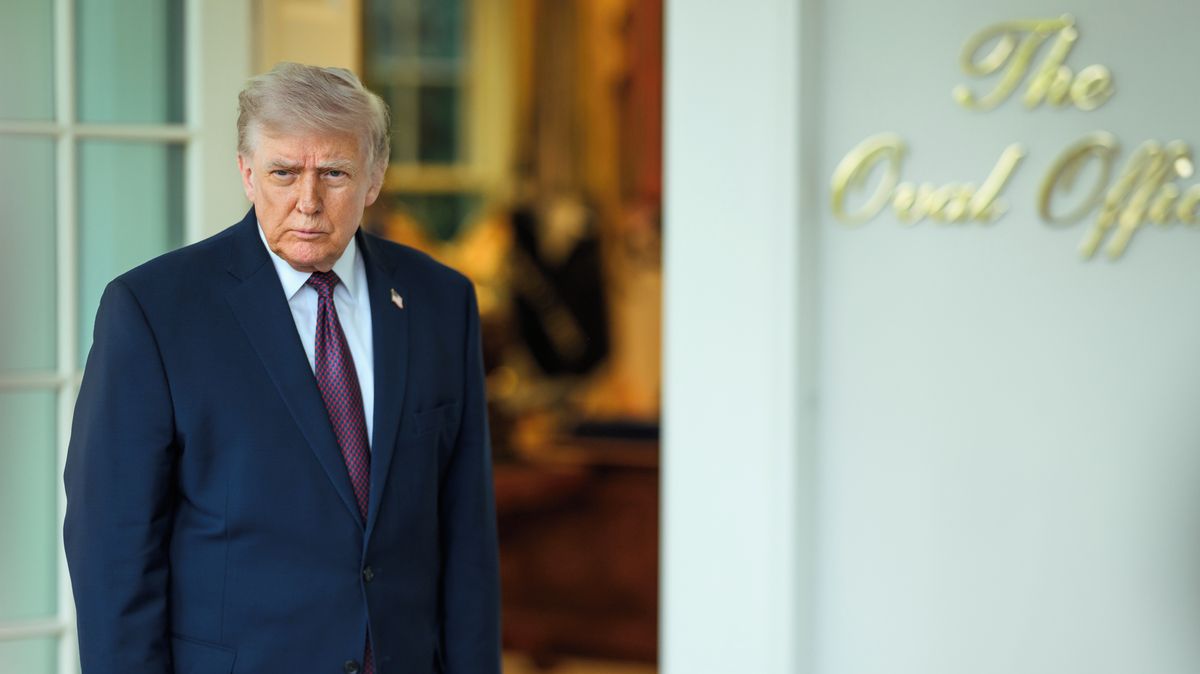 Trump opět rozdával milosti. Omilostnění upravovali měřidla emisí u vozidel
