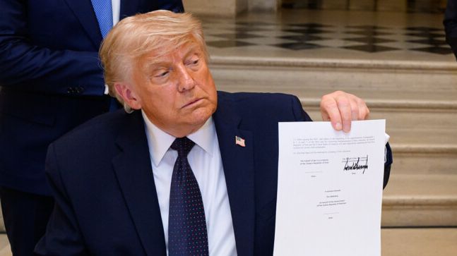 Dohoda se hroutí. USA zničily v Íránu stovky cílů, ten útočí na tankery