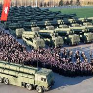 Nedávno Severní Korea představila také 50 nových raketometů.
