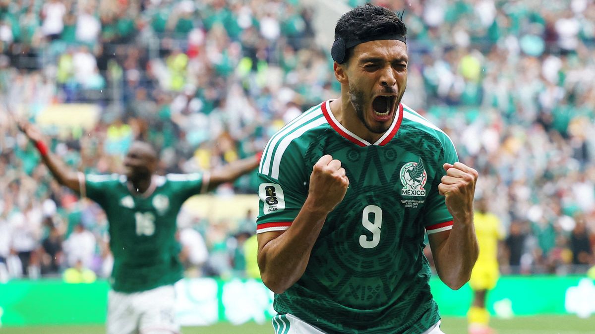 Mexičtí fotbalisté porazili JAR 2:0, premiéra MS p