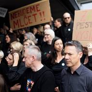 Protestu se zúčastnil také šéfredaktor zpravodajství a publicistiky Michal Kubal a jeho zástupce a moderátor Martin Řezníček.