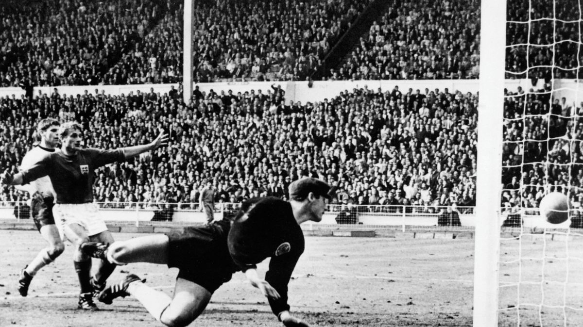 Goal Save the Queen! Střela, která otřásla břevnem i celým fotbalem