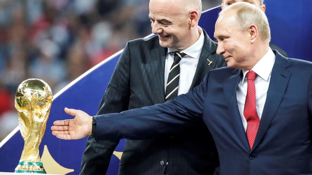 Na měsíc bylo Rusko normální. Po fotbalovém MS zbyly prázdné arény