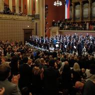 S Českou filharmonií provedla v Rudolfinu program plný kontrastů, který po skladbách vizionáře Charlese Ivese, zástupce klasicismu Josepha Haydna, autora atonální hudby Arnolda Schönberga a muzikálového hitmakera Georga Gershwina završila vlastním zpěvem nejznámějších Gershwinových melodií.
