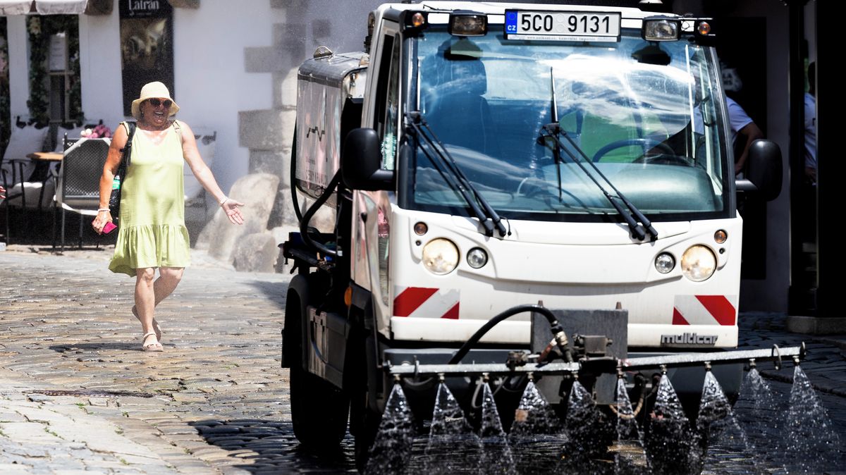 Nejteplejší noc této vlny veder. Na Moravě dnes hrozí až 39 stupňů