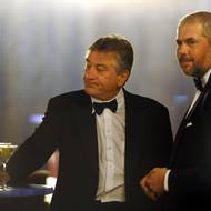 Zahájení 43. ročníku v roce 2008 ozdobila účast Roberta De Nira. „Karlovy Vary jsou opravdu výborným festivalem. Jsem rád, že se ho mohu zúčastnit,“ sdělil herec, který česky pronesl i větu „Děkuji českému publiku za vřelé přijetí“. Na fotografii je s Markem Ebenem.