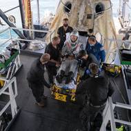 30. května 2020 astronauti NASA Doug Hurley a Bob Behnken startují na ISS v kapsli Crew Dragon. Poprvé od roku 2011 letí Američané na ISS z americké půdy, a Musk tak ukončil závislost na ruském Sojuzu.