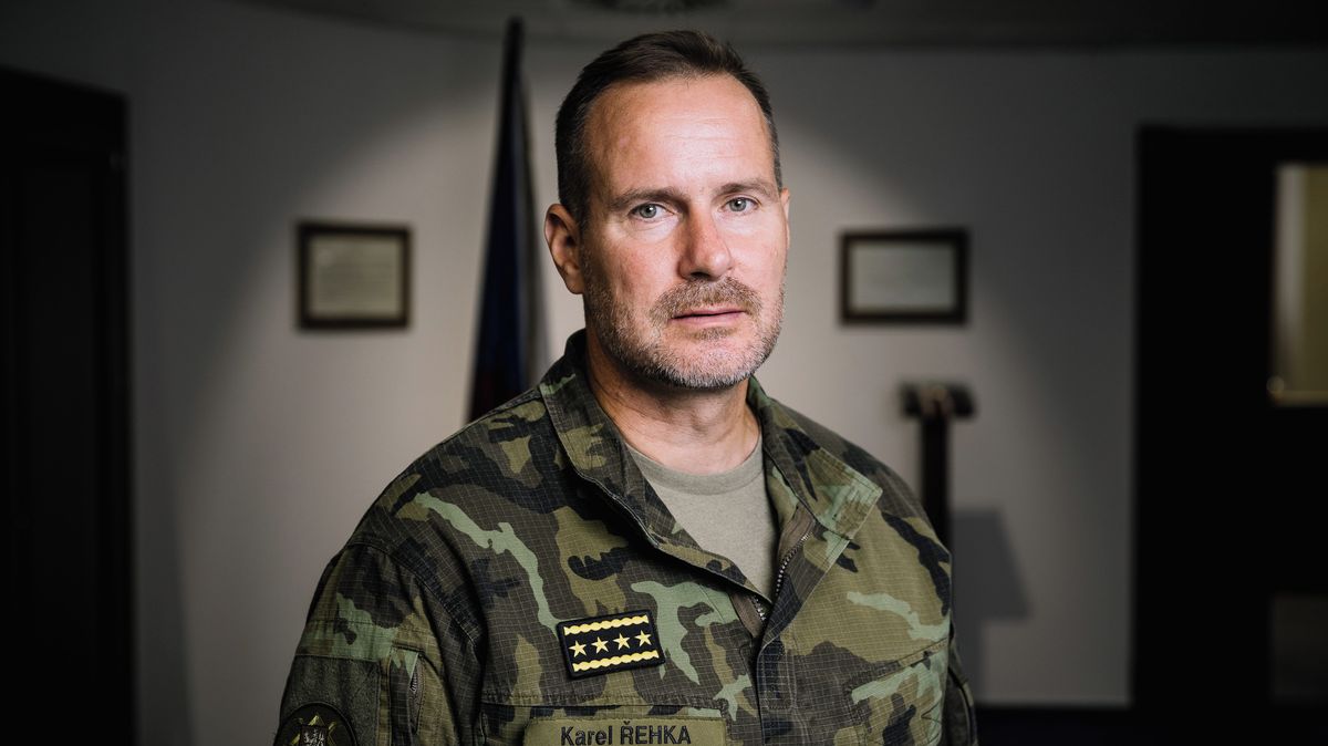 Řehka na rozloučenou: Když z vás politici dělají pitomce, tak na to reagujete